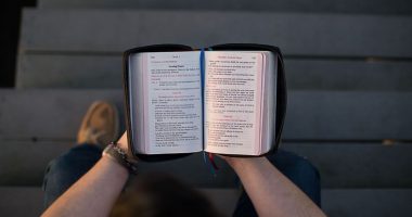 leer-la-biblia-persona