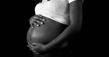 negra-embarazada-africa