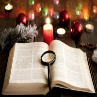 biblia navidad lupa