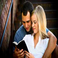 casados-leyendo-biblia