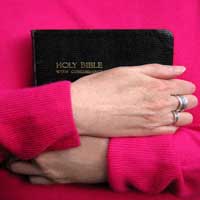 biblia-sagrada-mujer