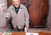 anciano-de-104-comparte-historias-de-la-biblia-a-los-ninos