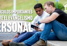 Dos personas estudiando versículos sobre el evangelismo personal